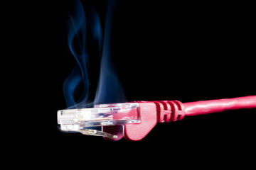 LAN配線を放置すると断線や火災を巻き起こすこともあります。