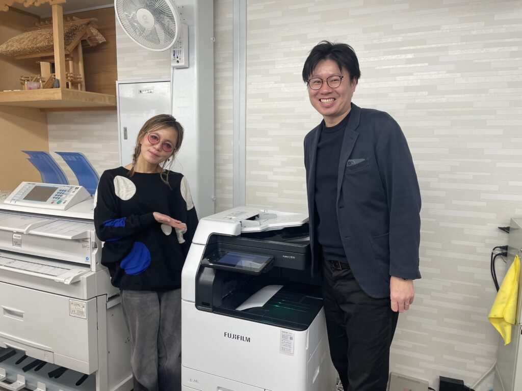 株式会社マテリアル様の複合機納品レポート