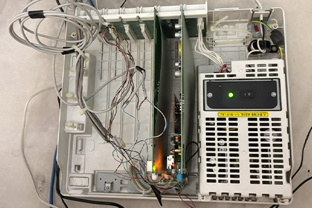 医療法人社団TEIS様のビジネスフォン納品レポート（導入前の課題と背景）